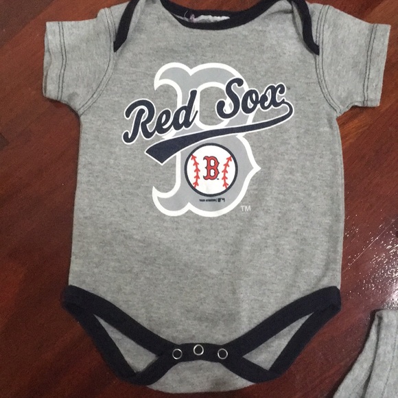 Boston Red Sox boy onesies bundle - Picture 2 of 8